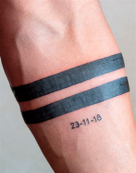 lineas en el brazo tatuaje|Significado del tatuaje de línea en el brazo: descubre。